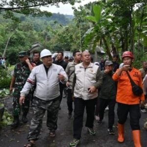 Wakil Ketua DPR Tinjau Lokasi Bencana Tanah Bergerak di Sukabumi