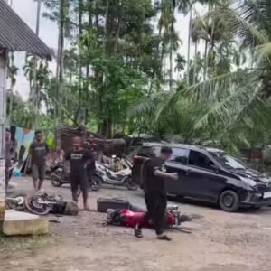 Warung Dan Sejumlah Kenderaan Hancur Diserang Sekelompok Oknum Berseragam