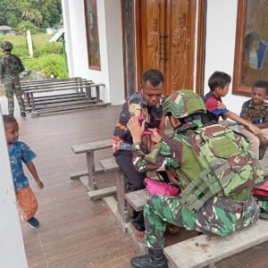 Pos Kramomongga Yonif 642/KPS Berikan Pelayanan Kesehatan Gratis