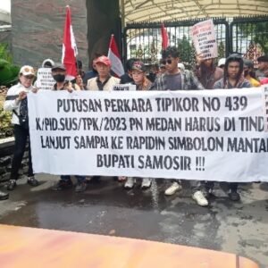 Aksi Massa di Depan Kejagung, Minta Rapidin Simbolon Diproses Hukum