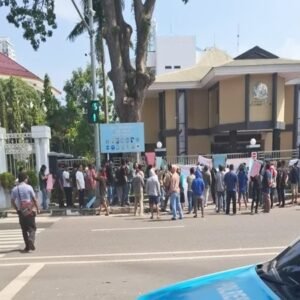 Tuntut Deportasi WNA Pelaku Penganiayaan, Aksi Demo Minta Kepala Imigrasi Batam Dicopot