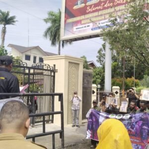 Massa Himapa-Himapal Aceh Gelar Aksi Dikawal Personil Polresta