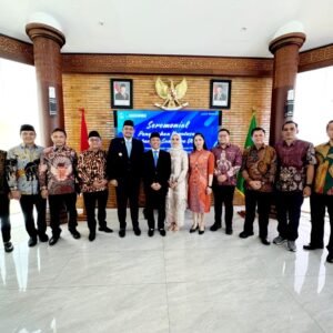 Gubsu Lantik 2 Dewas PDAM Tirtanadi