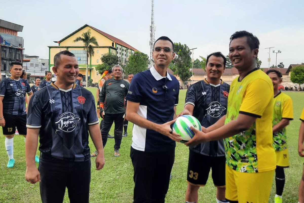 NasDem Medan Sunggal Gelar Laga Persahabatan Sepak Bola, Wujudkan Silaturahmi Lewat Olahraga