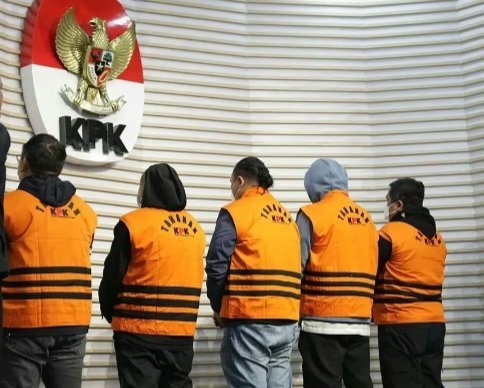 Kekuasaan Dihancurkan Ketamakan, KPK Ciduk Pejabat Proyek Jalan di Sumut