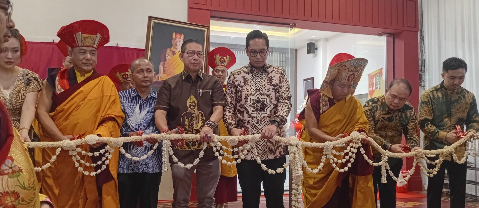 Ketua DPRD Medan Hadiri Peresmian Vihara Goshri Chosgar Ling Center