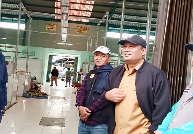 Wakil Bupati Dairi Minta Kebersihan Parit Pasar Sumbul Segera Dibenahi