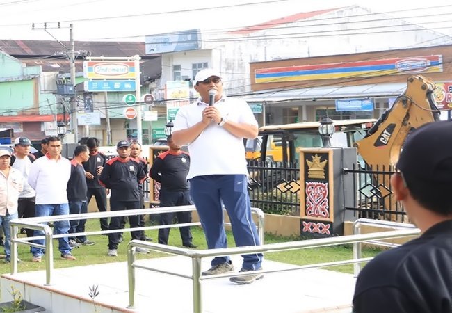 Pemkab Dairi Gelar Gotong Royong Massal Wujudkan Program Jalan Tanpa Genangan Air