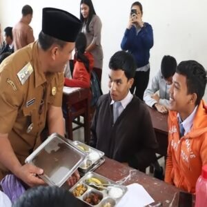Wabup Dairi Tinjau Pelaksanaan Program Makan Bergizi Gratis di Sekolah