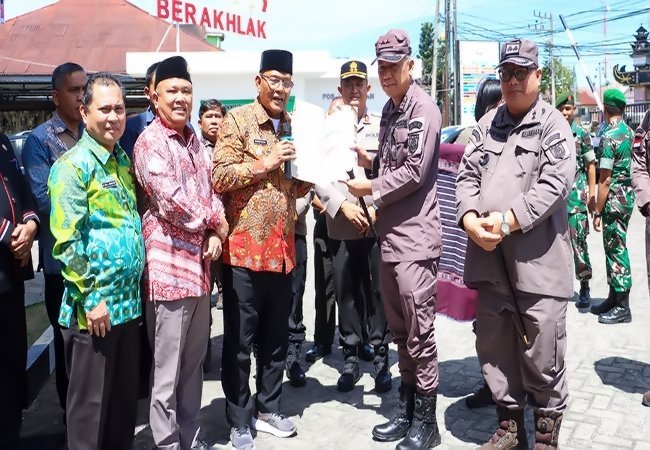Bupati Dairi Sambut Kedatangan Kajati Sumut, Serahkan Sertifikat Aset untuk Kejaksaan