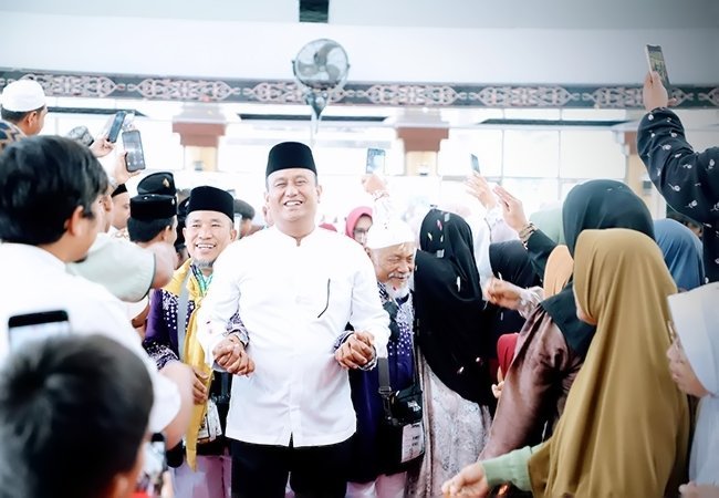 Wabup Dairi Sambut 21 Jemaah Haji Pulang ke Tanah Air: Harapan Jadi Haji Mabrur dan Inspiratif
