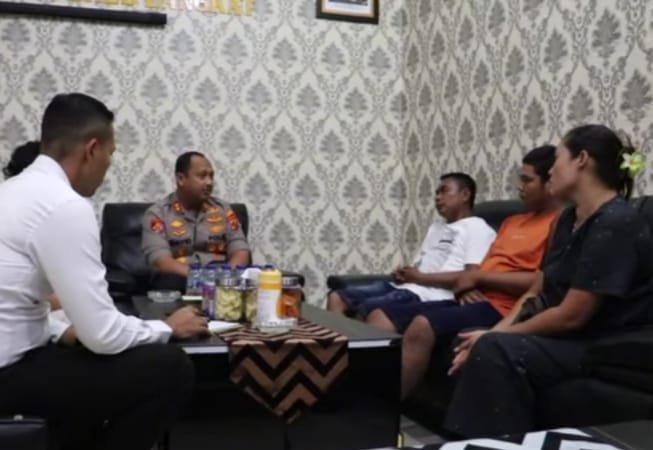Satu Keluarga Mengungsi Di Mapolres Langkat Akibat Diancam Sekelompok Preman