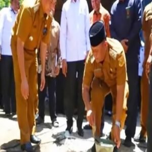 Pemkab Dairi Dukung Pembangunan Masjid Istiqomah Gunung Sitember, Wakil Bupati Letakkan Batu Pertama