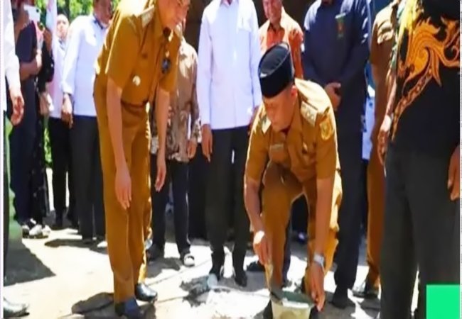 Pemkab Dairi Dukung Pembangunan Masjid Istiqomah Gunung Sitember, Wakil Bupati Letakkan Batu Pertama