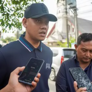 Kadis SDABMBK Kerahkan Sejumlah Alat Berat Bersihkan Parit Jalan Taduan Dari Sedimentasi Tebal