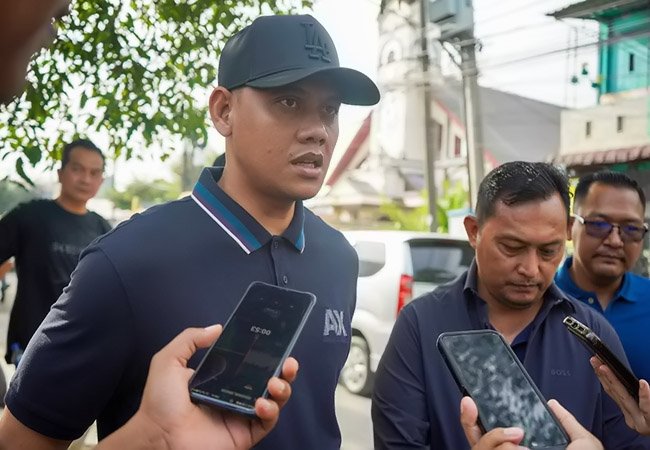 Kadis SDABMBK Kerahkan Sejumlah Alat Berat Bersihkan Parit Jalan Taduan Dari Sedimentasi Tebal