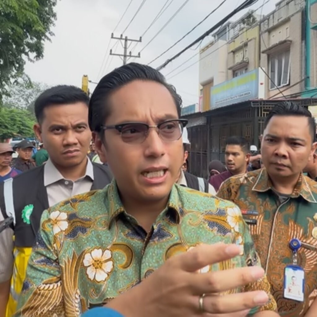 Rico Waas Cek Jalan dan Drainase di Helvetia, Warga: Semoga Tak Banjir Lagi