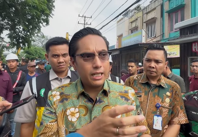 Rico Waas Cek Jalan dan Drainase di Helvetia, Warga: Semoga Tak Banjir Lagi